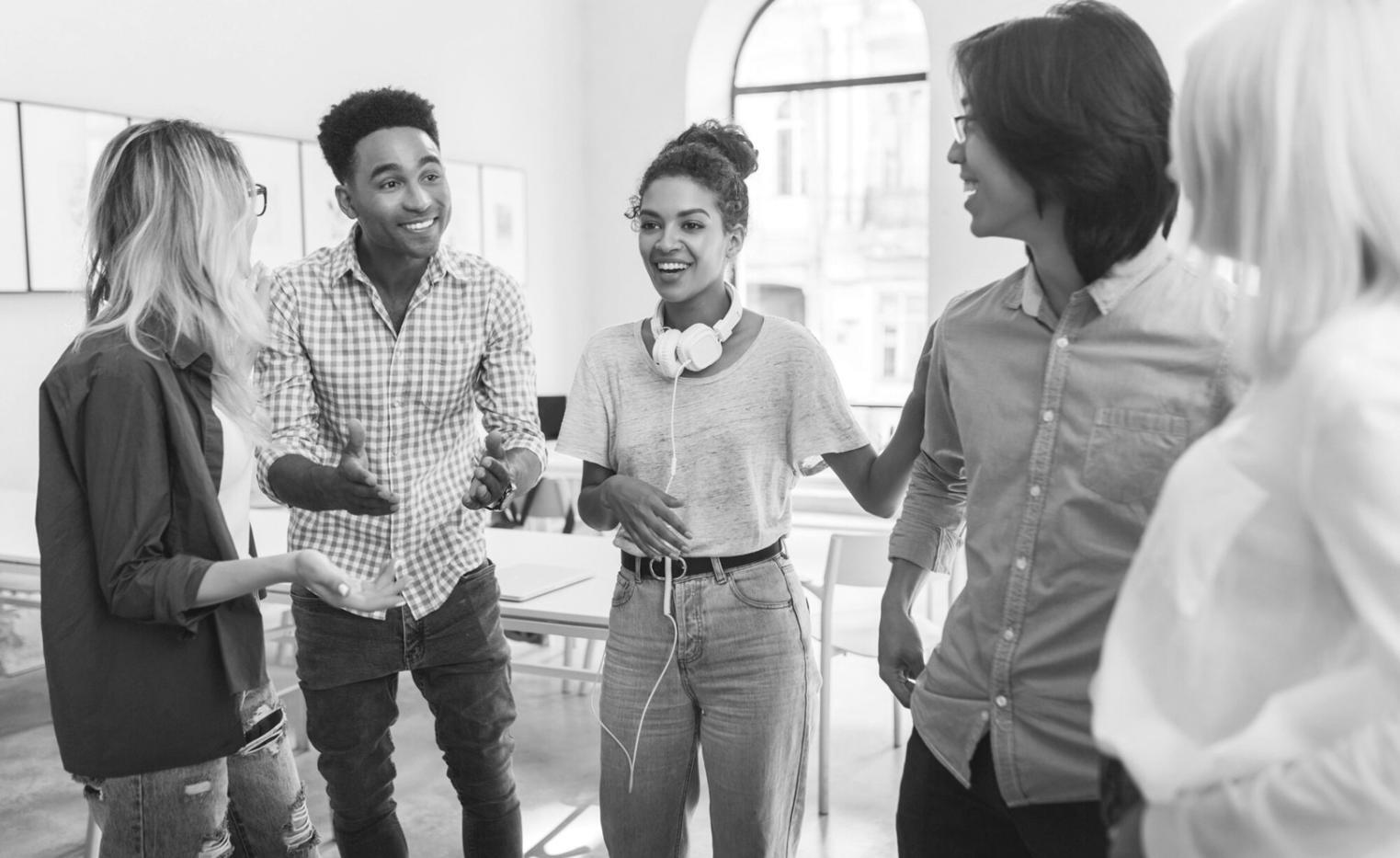 Sesión de estrategia financiera colaborativa con el equipo de umorathaelo