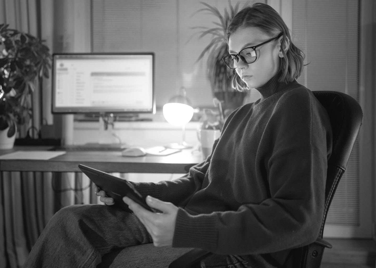 Herramientas digitales y sistemas organizativos para gestión financiera remota